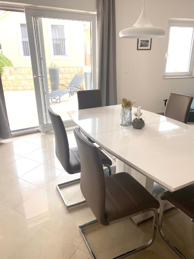 Apartment Bol A6 With Pool From 45 Eur Per Person Buitenkant foto